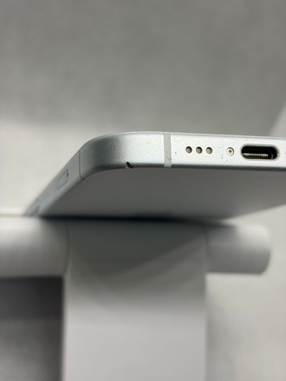 ��SIM�ե꡼ iPhone15 128GB �֥롼 �Хåƥ꡼81%