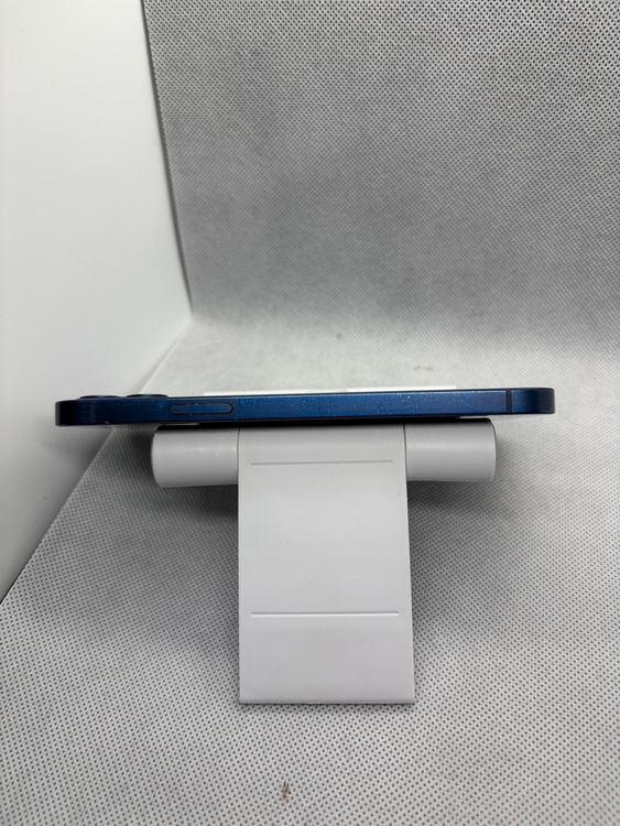 ���Хåƥ꡼90% SIM�ե꡼ iPhone12 128GB �֥롼