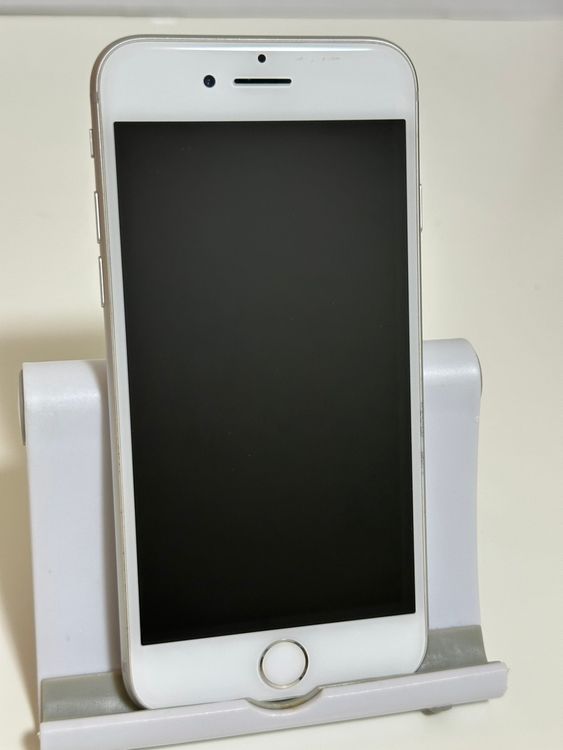 ��SIM�ե꡼ iPhone8 64GB ����С�