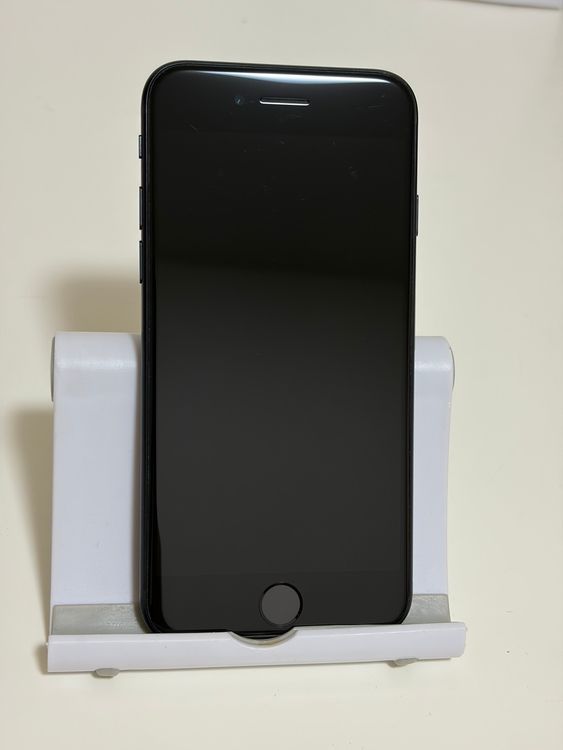 ���Хåƥ꡼89% SIM�ե꡼ iPhoneSE ��3���� 128GB �ߥåɥʥ���