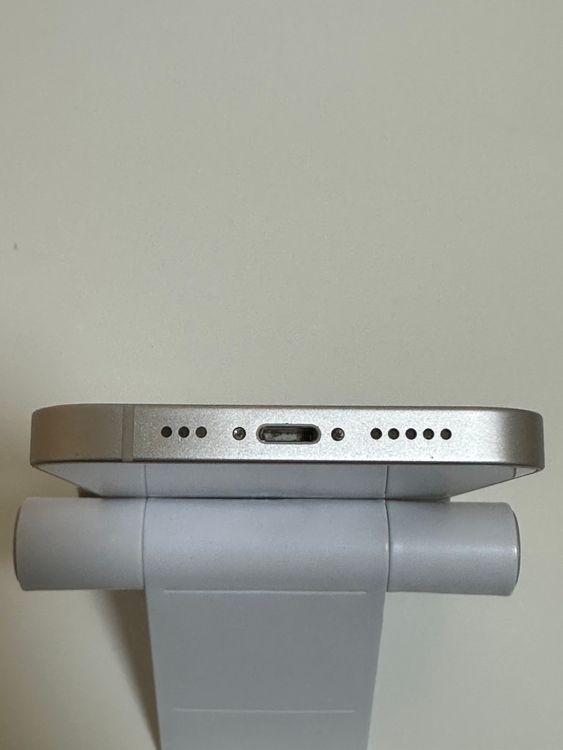 ���Хåƥ꡼86% SIM�ե꡼ iPhone14 128GB �������饤��