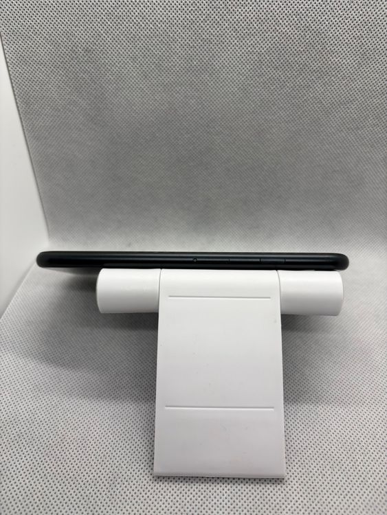 ���Хåƥ꡼100% ���� SIM�ե꡼ iPhoneSE ��3���� 64GB �ߥåɥʥ���