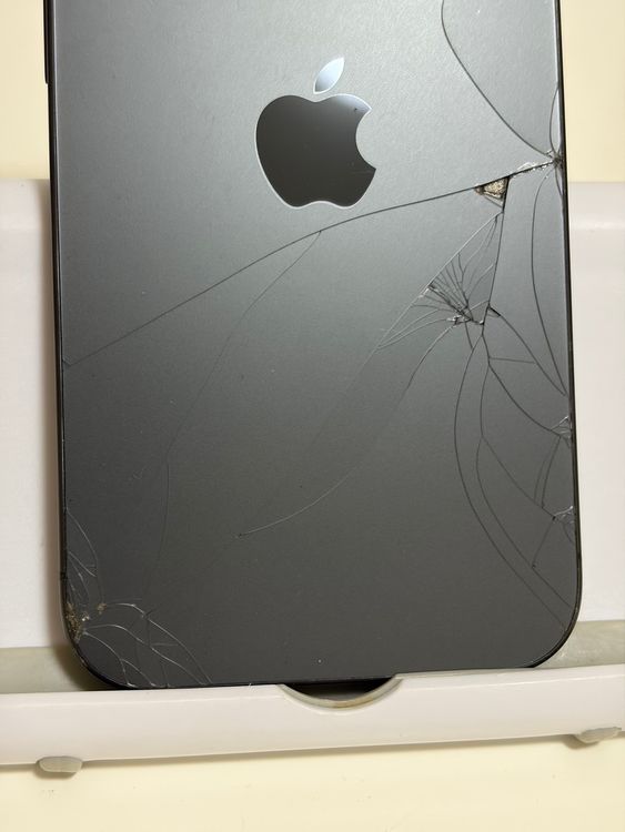 ���Хåƥ꡼81% SIM�ե꡼ iPhone15Pro 512GB �֥�å������˥���