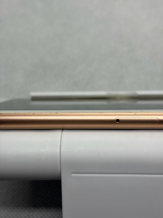 ���Хåƥ꡼82% SIM�ե꡼ iPhone8 64GB �������