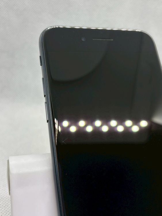 ��SIM�ե꡼ iPhoneSE ��3���� 64GB �ߥåɥʥ��� �Хåƥ꡼81%