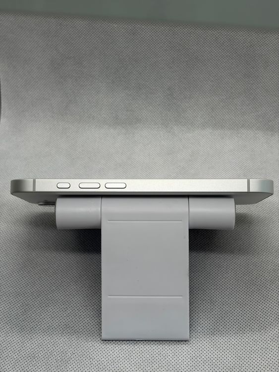 ������̤���� SIM�ե꡼ iPhone17e 256GB �ۥ磻��