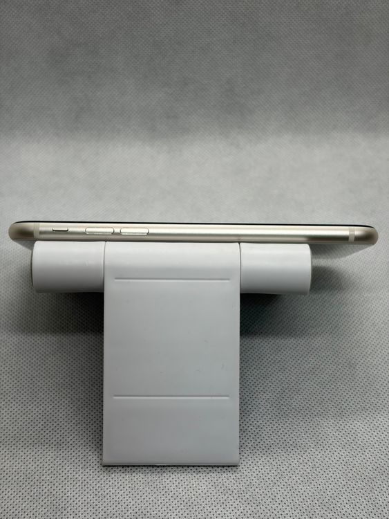 ���Хåƥ꡼86% Ķ���� SIM�ե꡼ iPhoneSE ��3���� 128GB �������饤��
