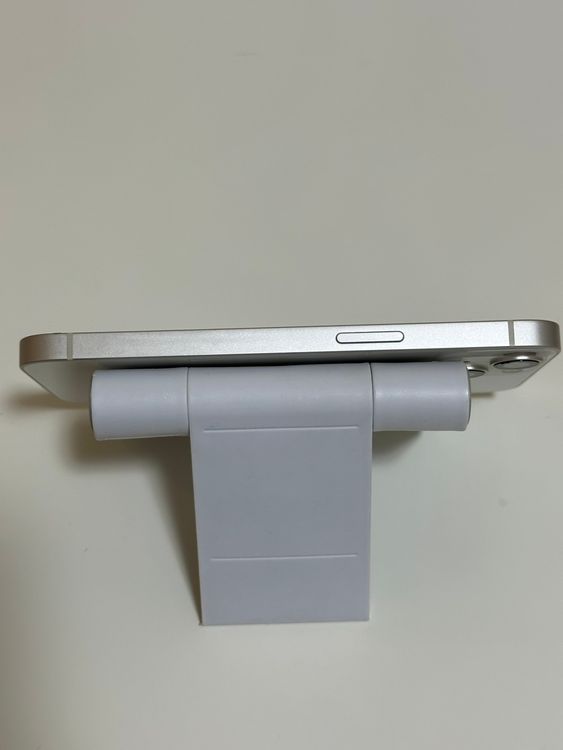 ���Хåƥ꡼82% SIM�ե꡼ iPhone13 256GB �������饤��