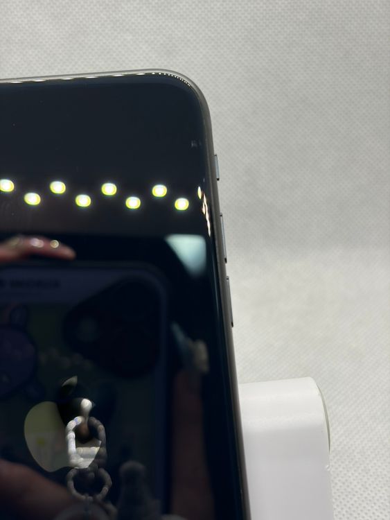 ��Ķ���� �Хåƥ꡼89% SIM�ե꡼ iPhoneSE ��3���� 256GB �ߥåɥʥ���