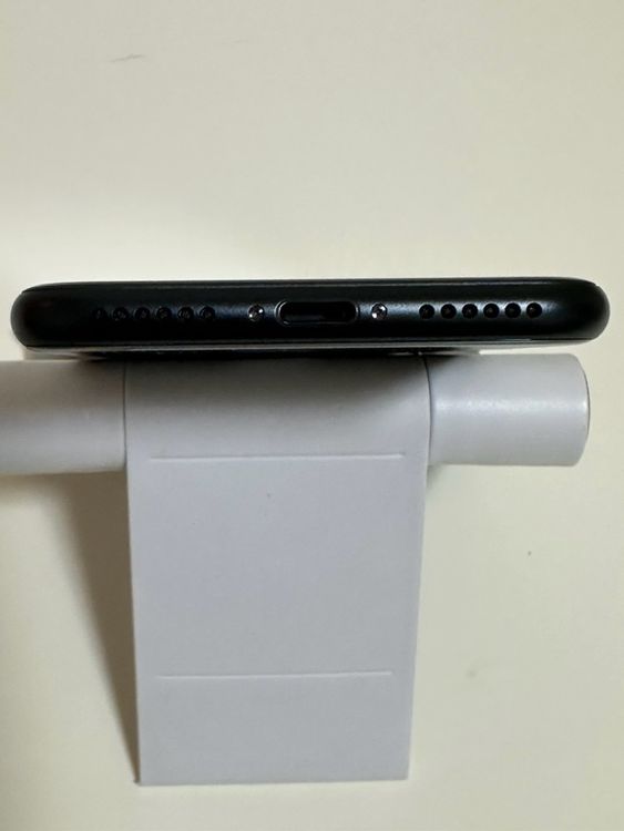 ��̤������ SIM�ե꡼ iPhoneSE ��3���� 64GB �ߥåɥʥ���
