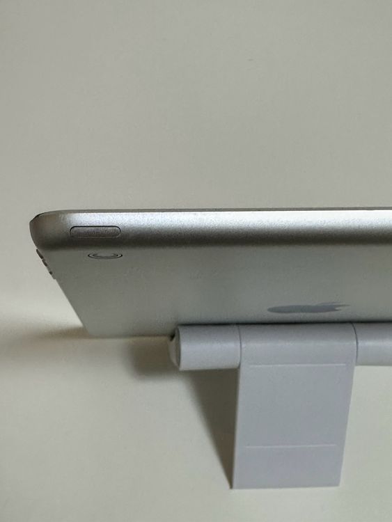 ������ iPad Air ��1���� 128GB ����С� Wi-Fi��ǥ�
