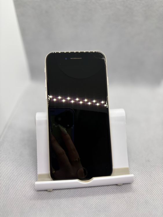 ���ϥԥͥ� SIM�ե꡼ iPhoneSE ��3���� 128GB �������饤�� �Хåƥ꡼83%