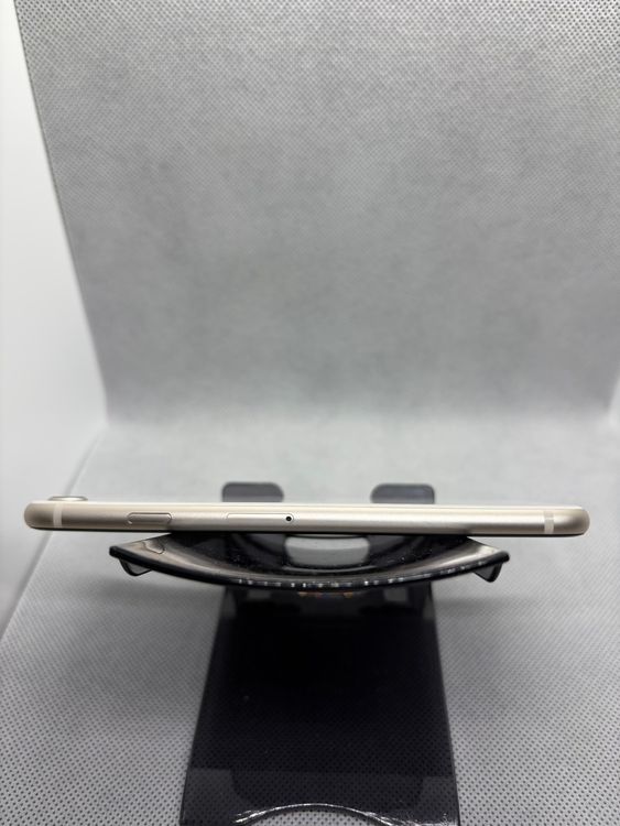 ���ϥԥͥ��ͥå� SIM�ե꡼ iPhoneSE ��3���� 64GB �������饤�� �Хåƥ꡼84%