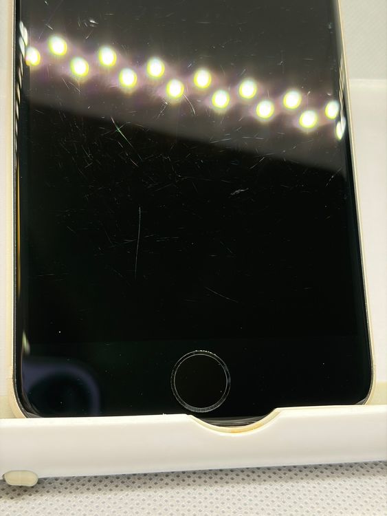 ���Хåƥ꡼91% SIM�ե꡼ iPhoneSE ��3���� 64GB �������饤��