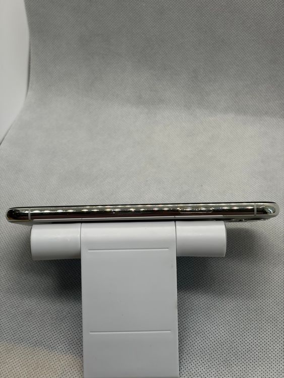 ���Хåƥ꡼86% SIM�ե꡼ iPhone11Pro 256GB ����С�