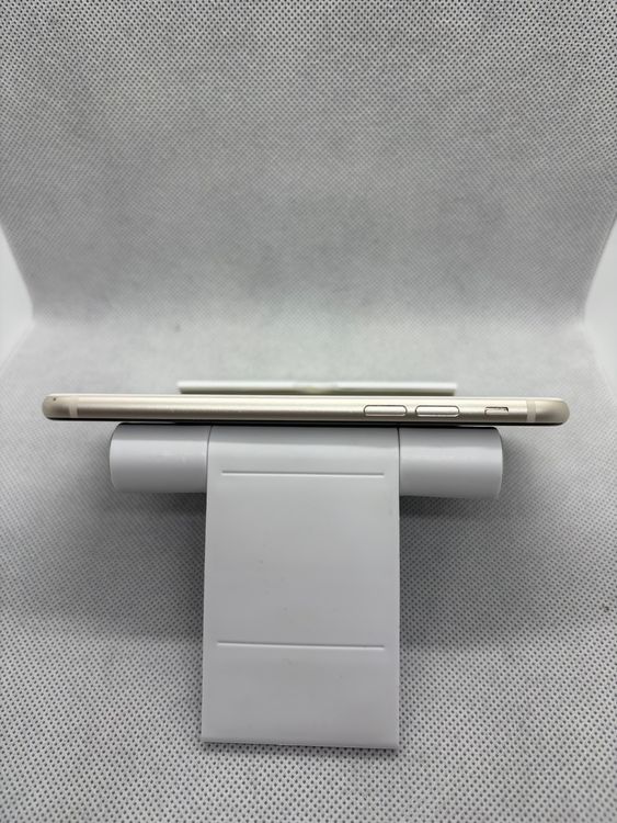 ���ϥԥͥ� SIM�ե꡼ iPhoneSE ��3���� 128GB �������饤�� �Хåƥ꡼83%