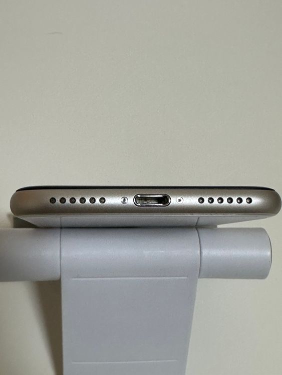 ��SIM�ե꡼ iPhoneSE ��3���� 64GB �������饤��