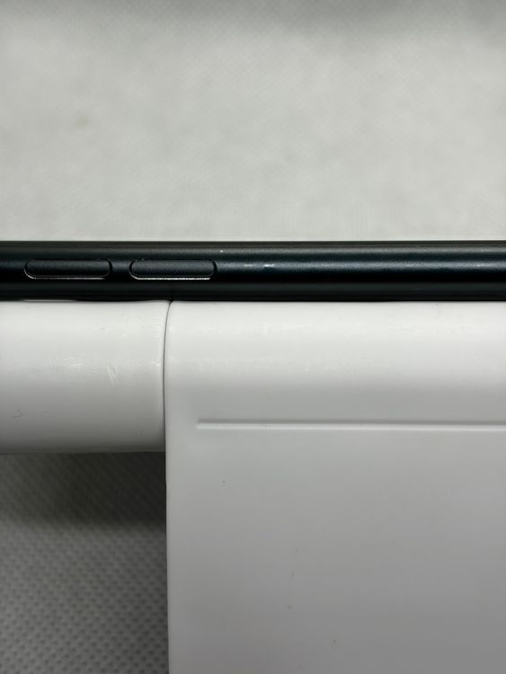 ���Хåƥ꡼87% SIM�ե꡼ iPhoneSE ��3���� 64GB �ߥåɥʥ���
