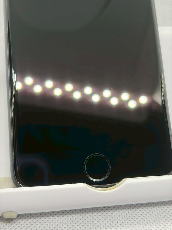���Хåƥ꡼88% Ķ���� SIM�ե꡼ iPhoneSE ��3���� 64GB �ߥåɥʥ���