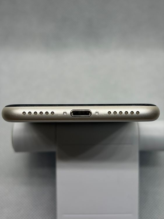 ���Хåƥ꡼86% Ķ���� SIM�ե꡼ iPhoneSE ��3���� 128GB �������饤��