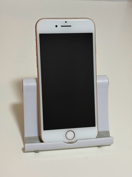 ���Хåƥ꡼82% ���ʡ�SIM�ե꡼ iPhone8 64GB �������