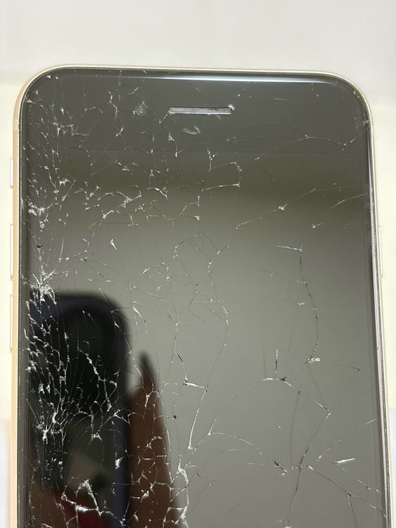 ��SIM�ե꡼ iPhoneSE ��3���� 64GB �������饤��