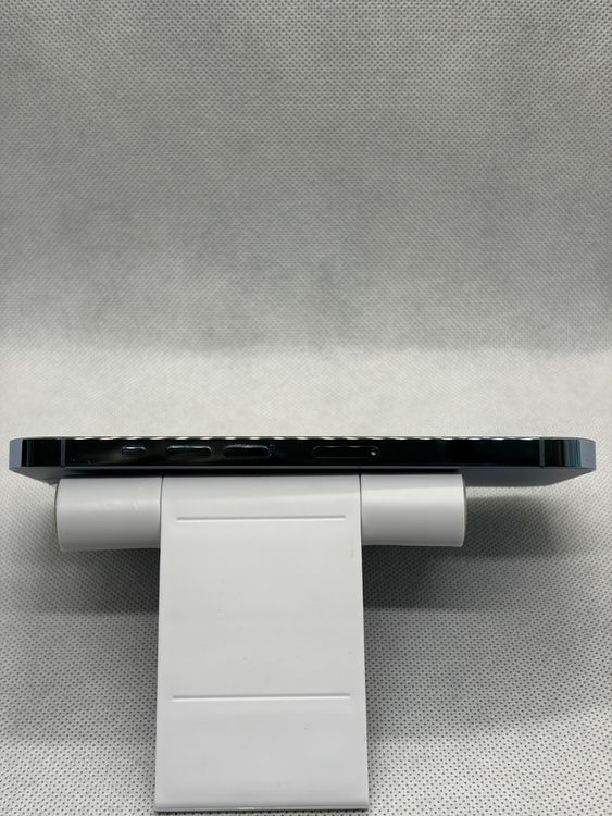 ���Хåƥ꡼89% SIM�ե꡼ iPhone13Pro 256GB ������֥롼