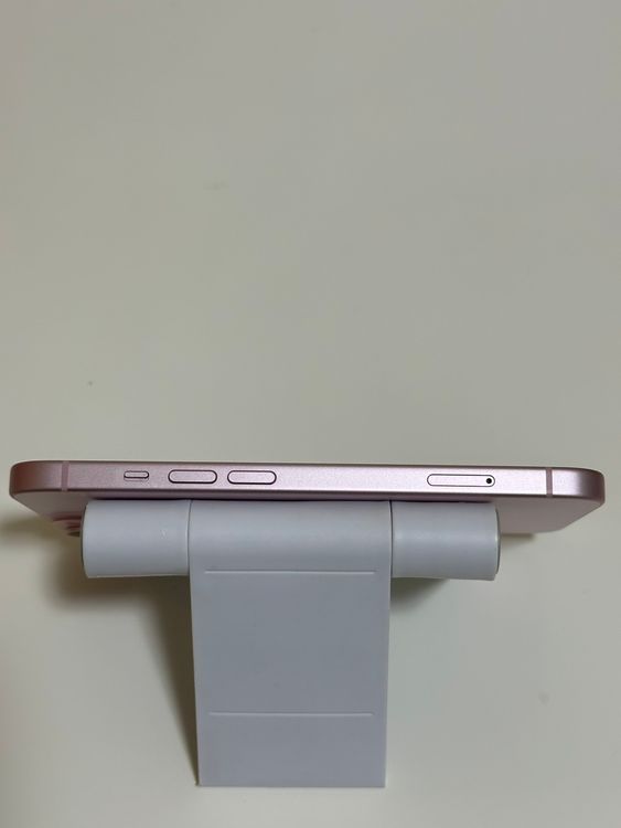 ���Хåƥ꡼85% SIM�ե꡼ iPhone15 128GB �ԥ�