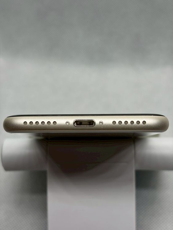 ��SIM�ե꡼ iPhoneSE ��3���� 128GB �������饤�� �Хåƥ꡼80%