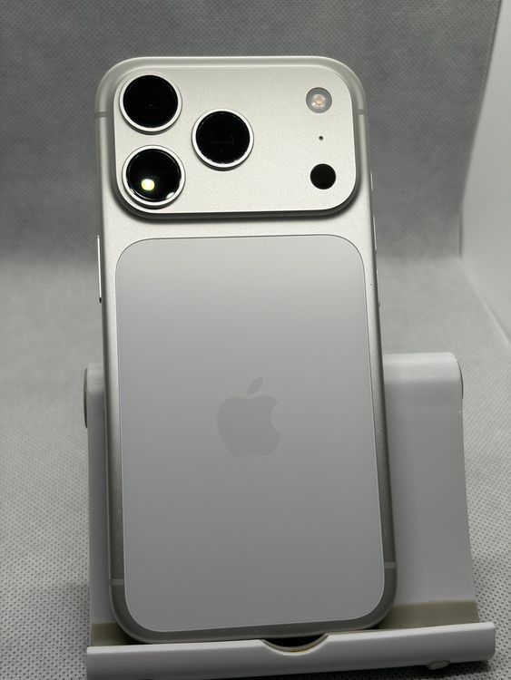 ���Хåƥ꡼100% Ķ���� SIM�ե꡼ iPhone17Pro 256GB ����С�