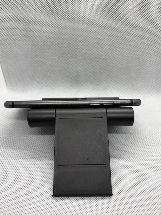 ���ϥԥͥ��ͥå� SIM�ե꡼ iPhone8 64GB ���졼 �Хåƥ꡼84%