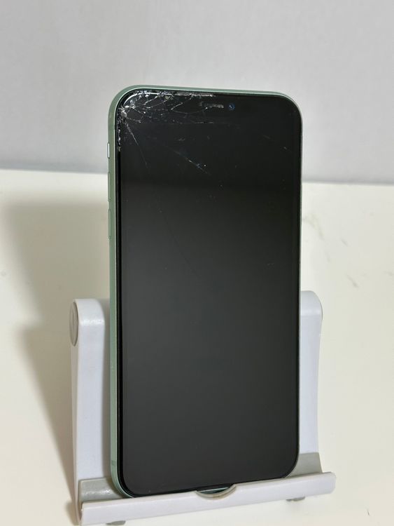 ���Хåƥ꡼83% SIM�ե꡼ iPhone11 128GB ���꡼��