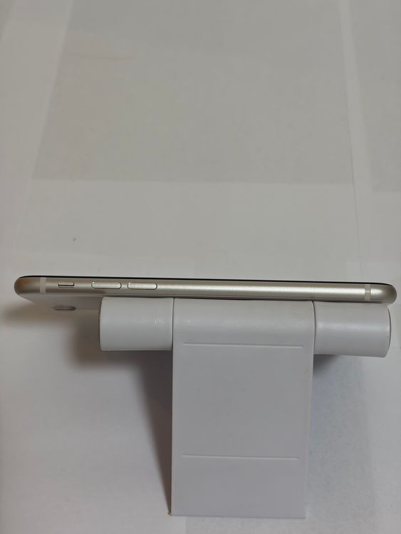 ���Хåƥ꡼91% SIM�ե꡼ iPhoneSE ��3���� 64GB �������饤��