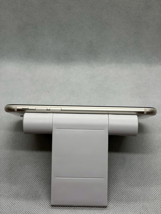 ���Хåƥ꡼83% SIM�ե꡼ iPhoneSE ��3���� 64GB �������饤��