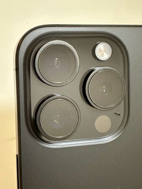 ��SIM�ե꡼ iPhone15Pro 256GB �֥�å������˥���
