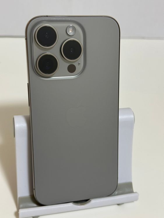���Хåƥ꡼85% SIM�ե꡼ iPhone15Pro 128GB �ʥ���������˥���