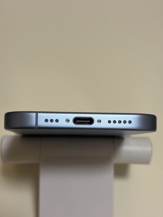 ������Ʊ�� �Хåƥ꡼100% SIM�ե꡼ iPhone17 256GB �ߥ��ȥ֥롼