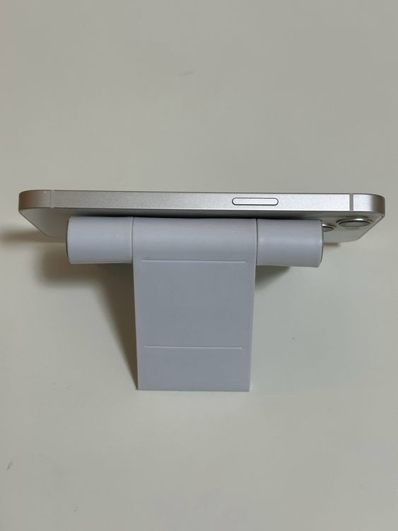 ���Хåƥ꡼80% SIM�ե꡼ iPhone13 128GB �������饤��