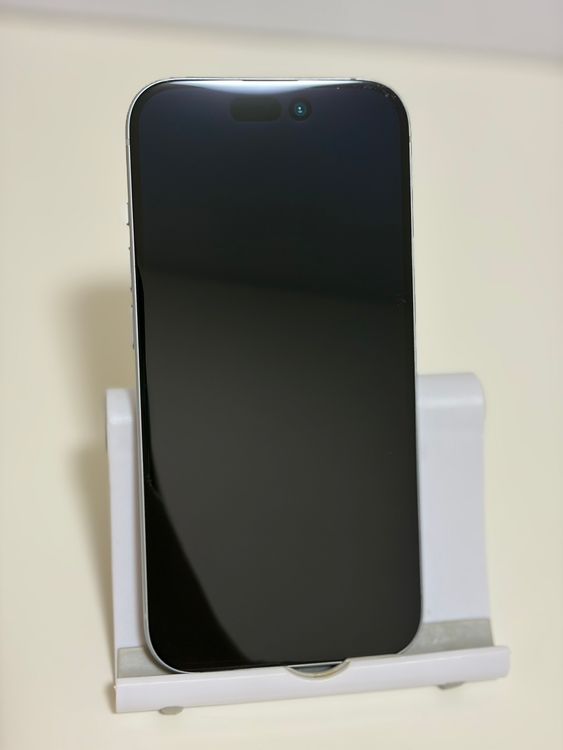 ���Хåƥ꡼85% SIM�ե꡼ iPhone15 128GB �֥롼