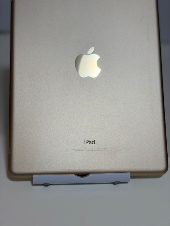 ���Хåƥ꡼89% SIM�ե꡼ iPad ��5���� 32GB �������