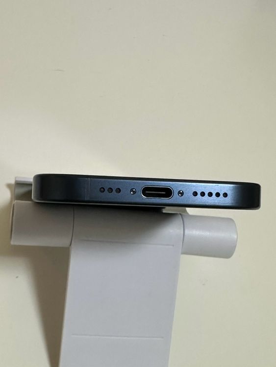 ���Хåƥ꡼95% ����Ʊ�� iPhone15Pro 128GB �֥롼�����˥���