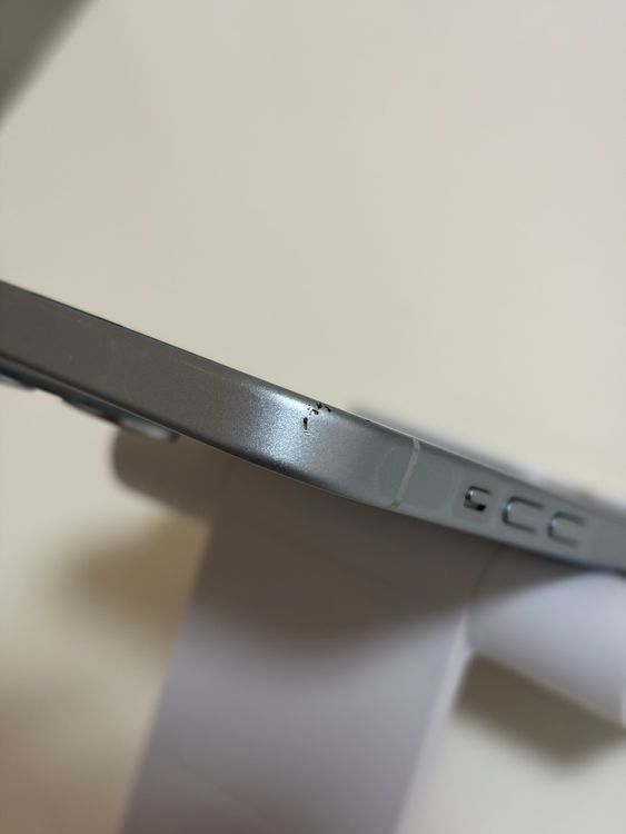 ���Хåƥ꡼83% SIM�ե꡼ iPhone15 128GB �֥롼