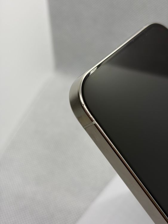 ��SIM�ե꡼ iPhone15Pro 256GB �ۥ磻�ȥ����˥��� �Хåƥ꡼82%