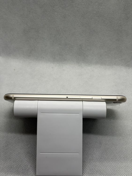 ���Хåƥ꡼86% Ķ���� SIM�ե꡼ iPhoneSE ��3���� 64GB �������饤��