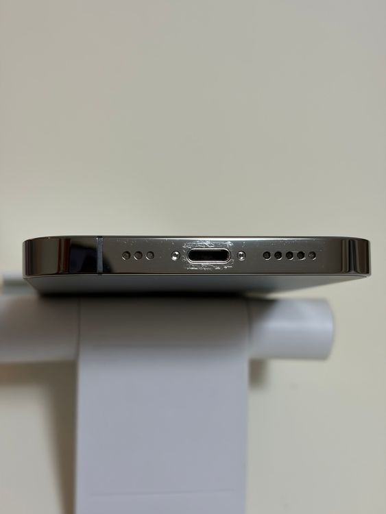 ���Хåƥ꡼84% Ķ���� SIM�ե꡼ iPhone13Pro 128GB ����ե�����