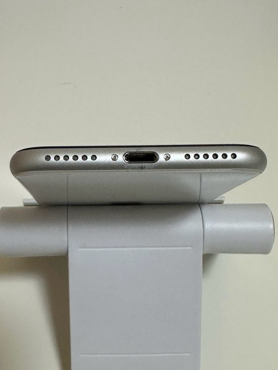 ��SIM�ե꡼ iPhoneSE ��2���� 128GB �ۥ磻��