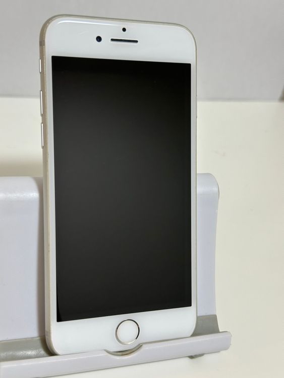 ���Хåƥ꡼81% SIM�ե꡼ iPhone8 64GB ����С�