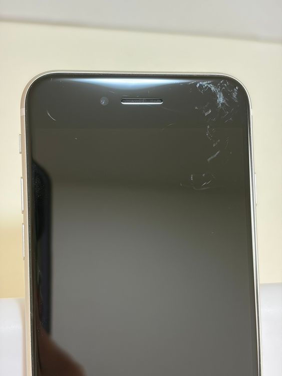 ��SIM�ե꡼ iPhoneSE ��2���� 64GB �ۥ磻��