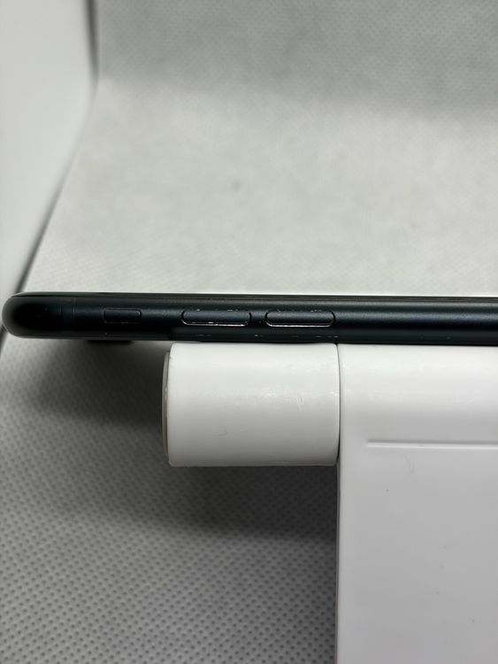 ���Хåƥ꡼98% SIM�ե꡼ iPhoneSE ��3���� 64GB �ߥåɥʥ���