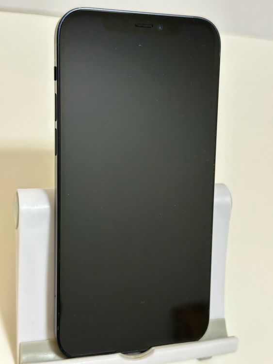 ���Хåƥ꡼81% SIM�ե꡼ iPhone12 64GB �֥�å�